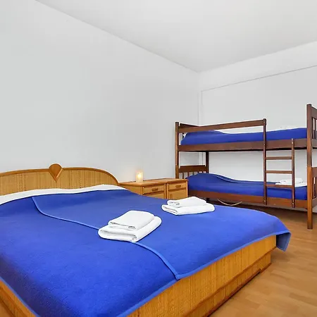 Quadruple Uvala Pokrivenik 2069n 3*